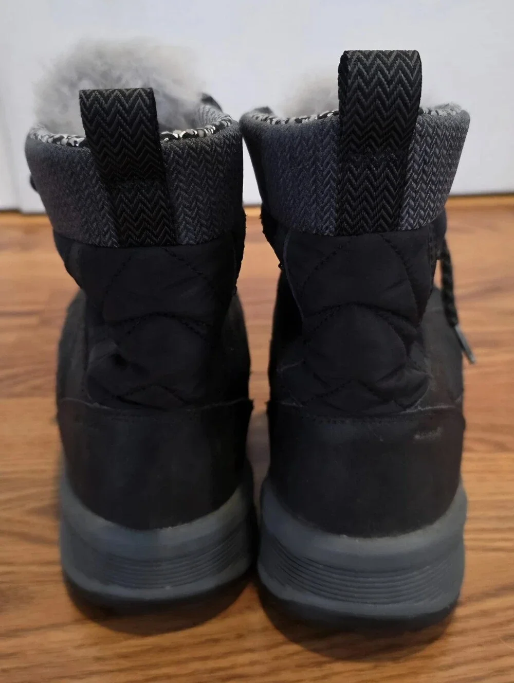 Columbia Women’s Meadows Shorty Omni-Heat 3D Boots Black Size 8